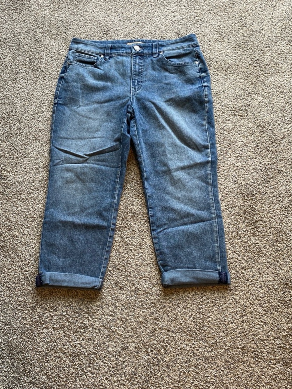 Nine West Women’s light and mid blue vintage denim capris Size 12